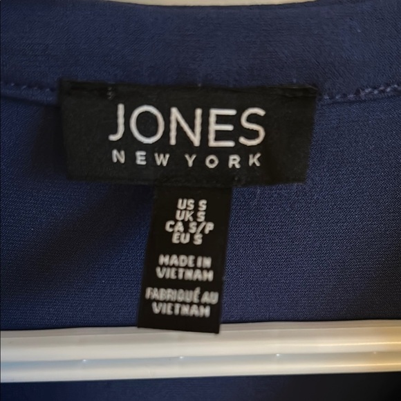 Jones New York Ruffle Front Blue Sleeveless Top, size S - Picture 3 of 9